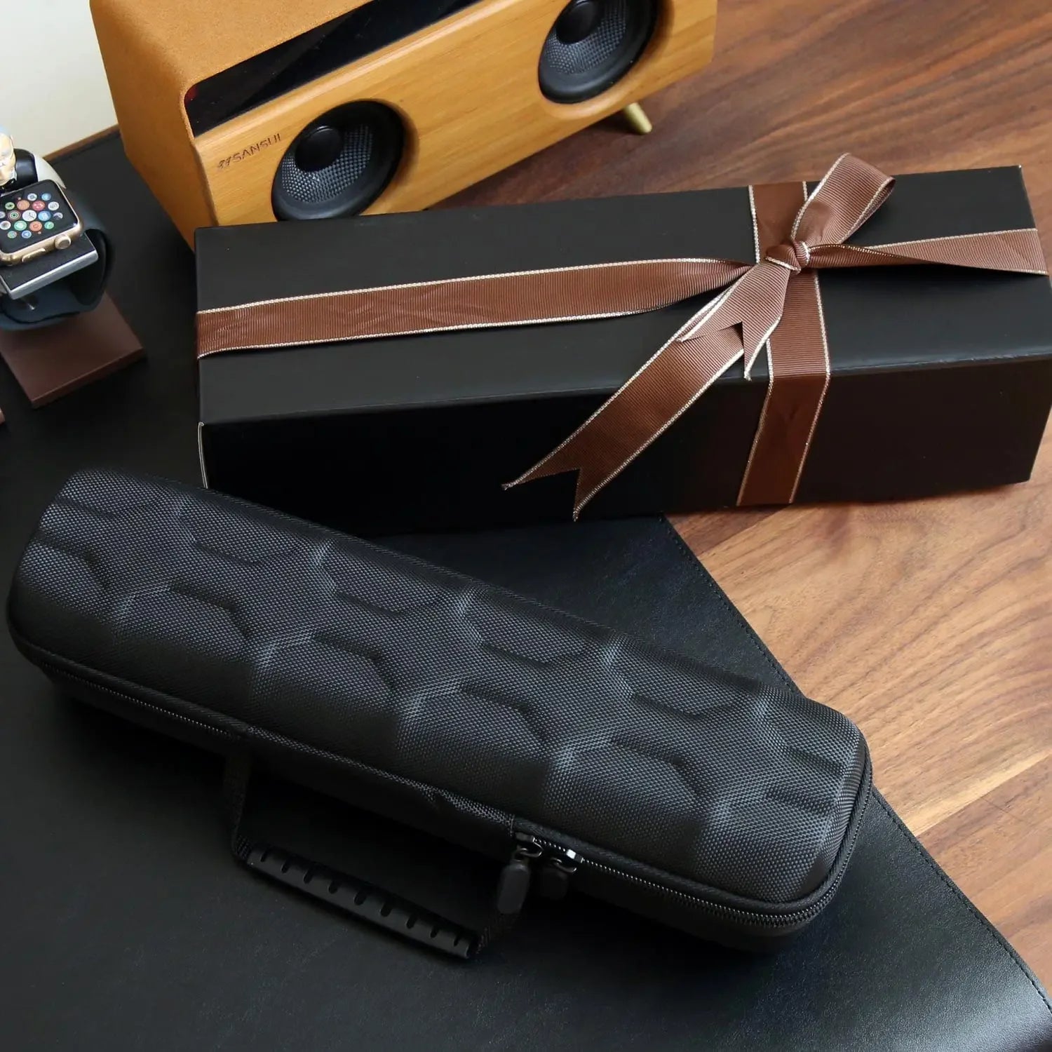 Paazomy watch box, take it anywhere.